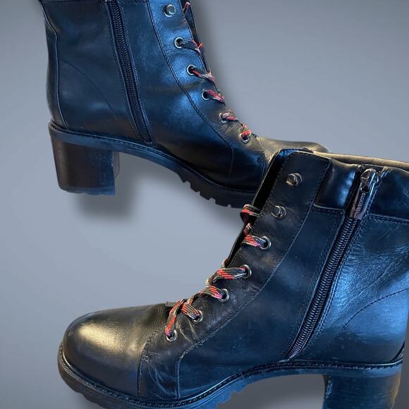 Women's Size 11 VINCE CAMUTO Gaviana Black Leather Boots Side Zip Lace Up Boots - Picture 7 of 15